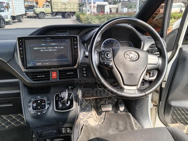 Toyota Voxy 2016 White