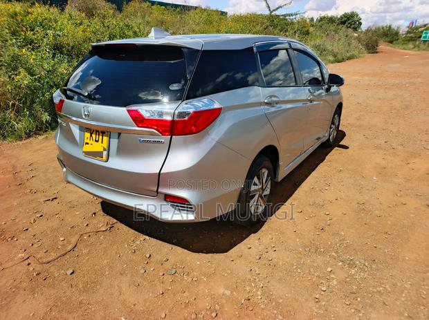 Honda Fit Shuttle 2018 Silver