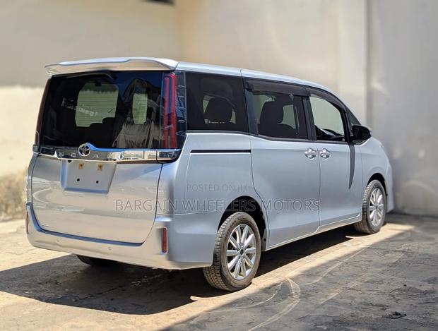 Toyota Noah 2020 Silver