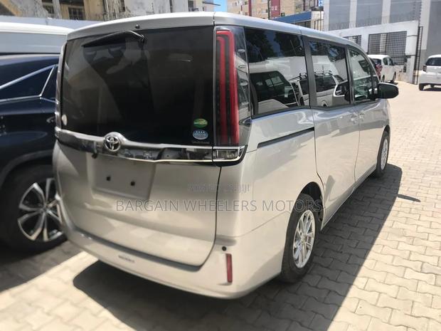 Toyota Noah 2020 Gray