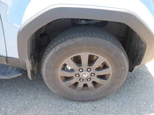 Toyota Land Cruiser Prado 2.8 2024 Blue