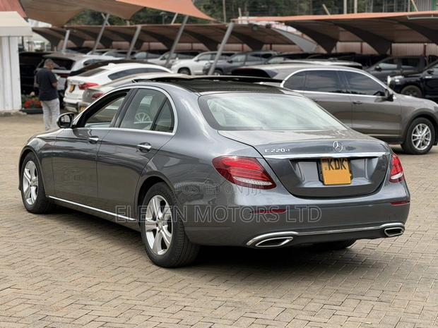 Mercedes-Benz E220 2016 Gray