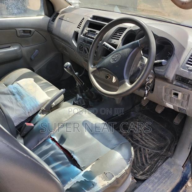 Toyota Hilux 2006 Blue