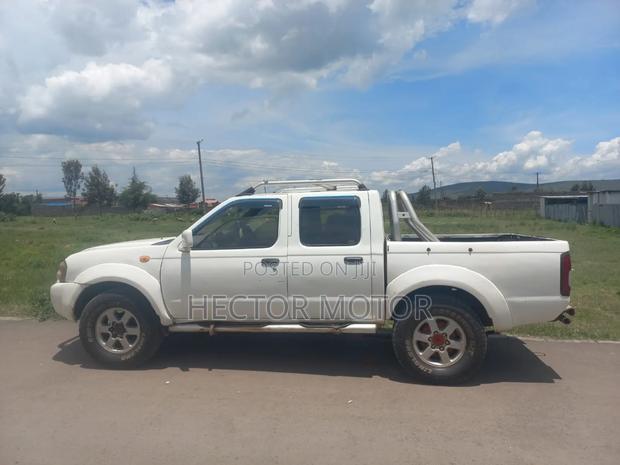 Nissan NP300 2008 White
