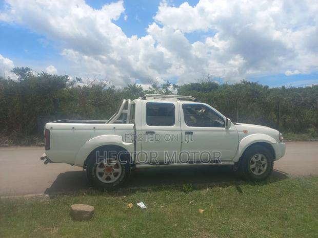 Nissan NP300 2008 White