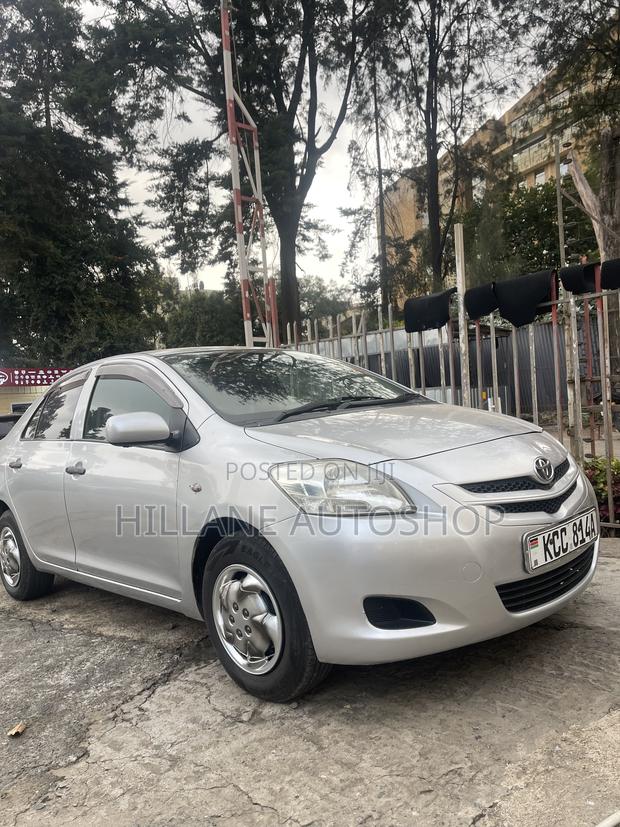 Toyota Belta 2009 Silver