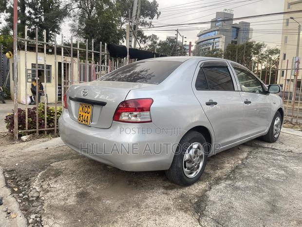 Toyota Belta 2009 Silver