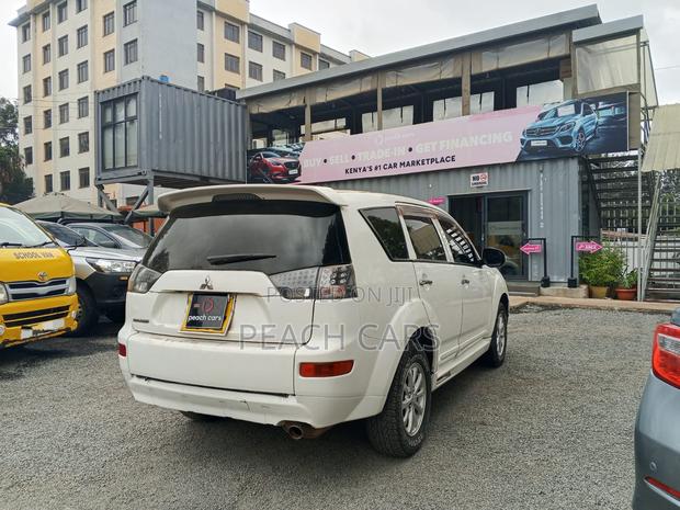 Mitsubishi Outlander 2011 White