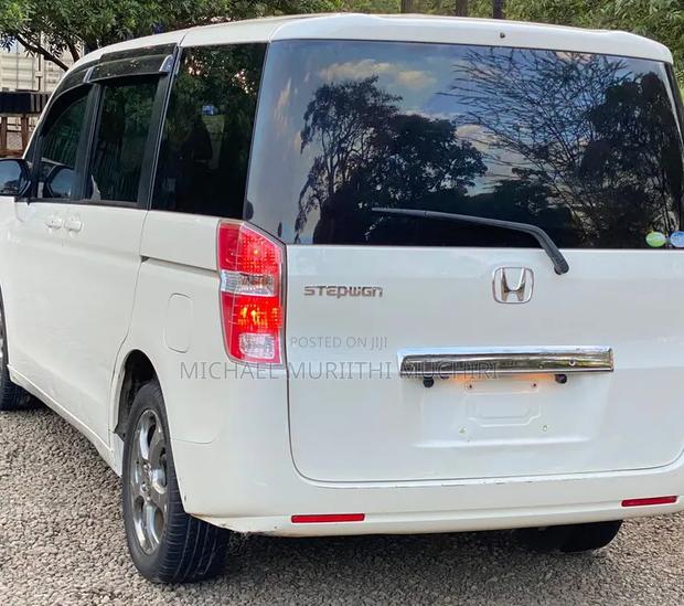 Honda Stepwgn 2012 White