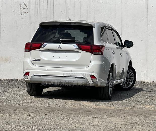 Mitsubishi Outlander 2.0 PHEV AWD 2019 White
