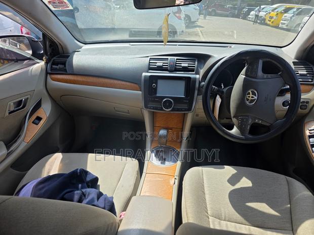 Toyota Premio 2018 Silver