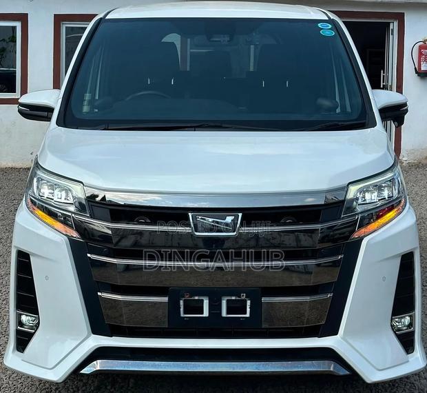 Toyota Noah 2.0 FWD (8 Seater) 2020 White