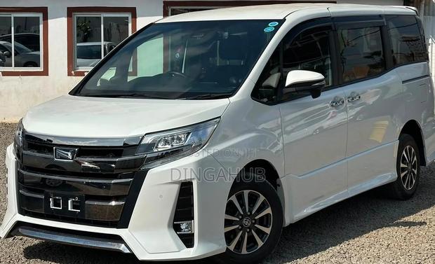 Toyota Noah 2.0 FWD (8 Seater) 2020 White