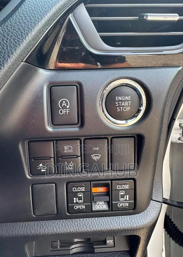 Toyota Noah 2.0 FWD (8 Seater) 2020 White