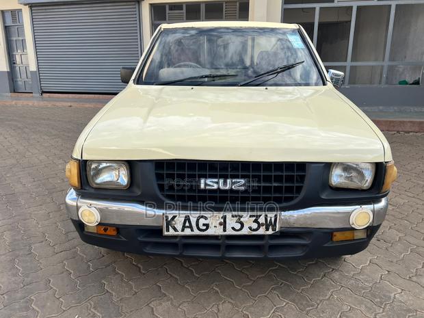 Isuzu Tougher 2005 Beige