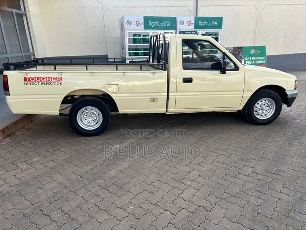 Isuzu Tougher 2005 Beige