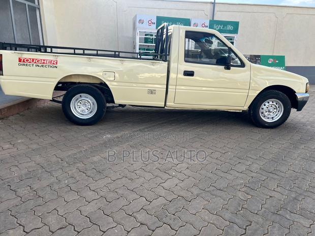 Isuzu Tougher 2005 Beige
