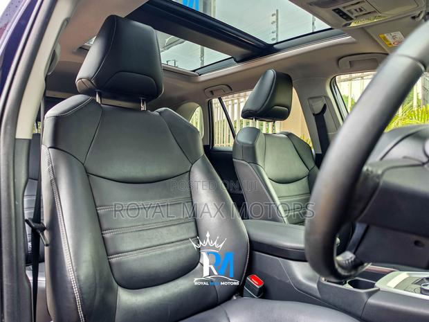 Toyota RAV4 2019 Blue