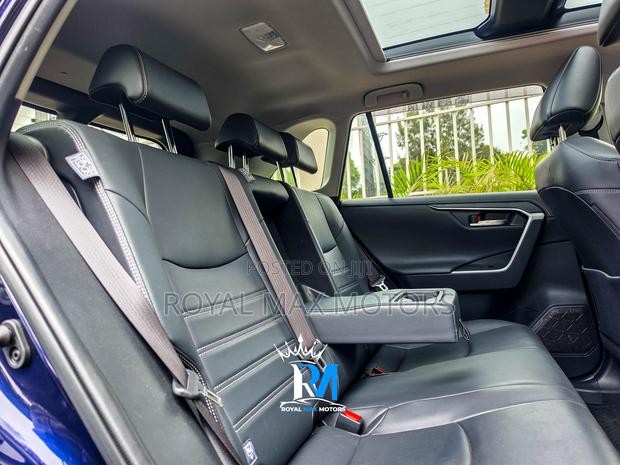 Toyota RAV4 2019 Blue