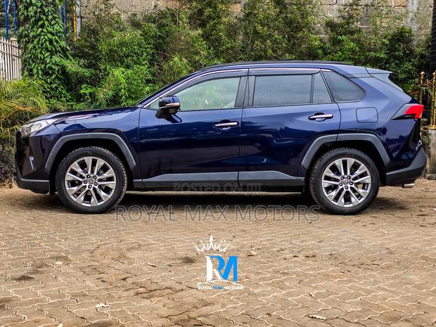 Toyota RAV4 2019 Blue