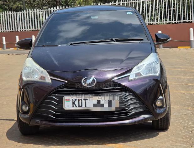 Toyota Vitz 2018 Burgundy