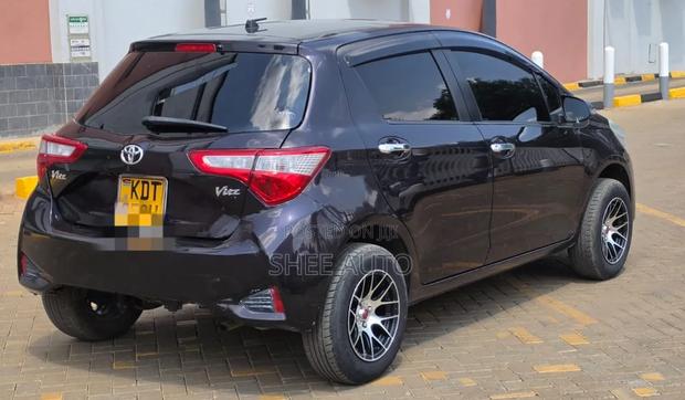 Toyota Vitz 2018 Burgundy