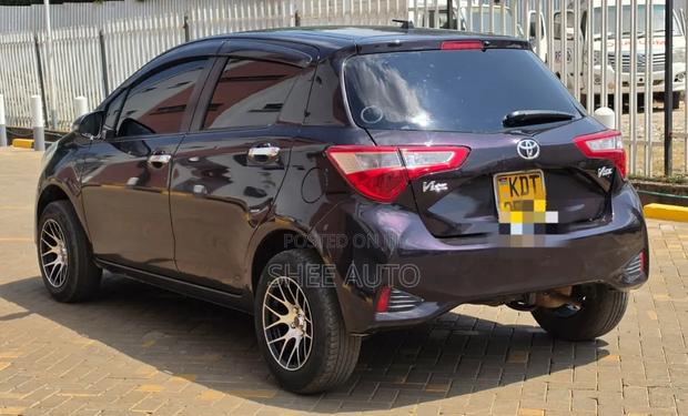 Toyota Vitz 2018 Burgundy