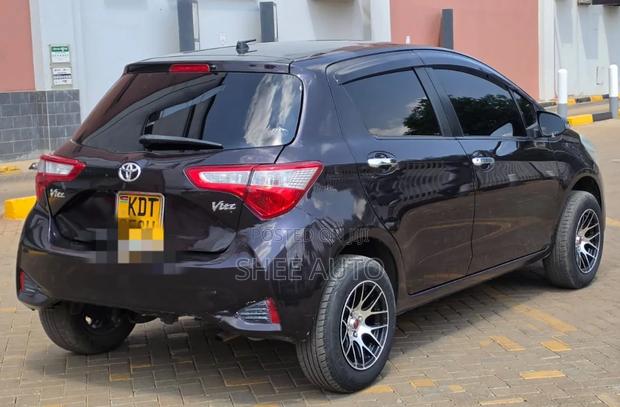 Toyota Vitz 2018 Burgundy