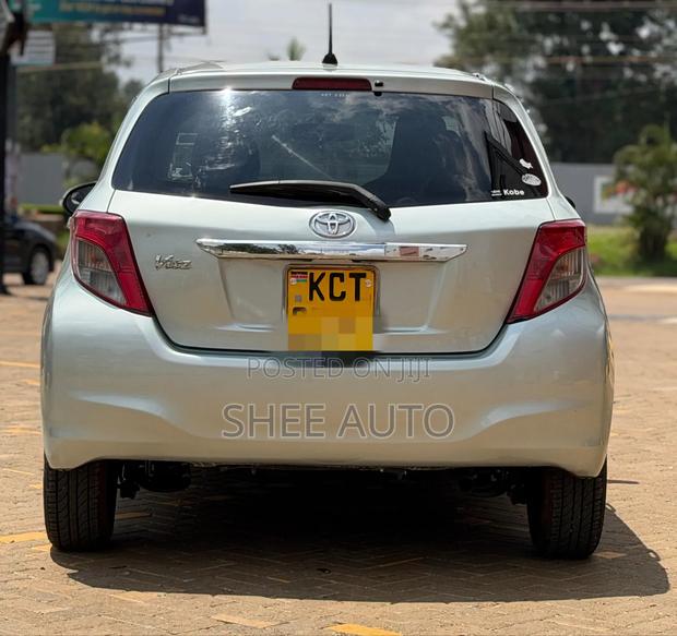 Toyota Vitz 2012 Silver