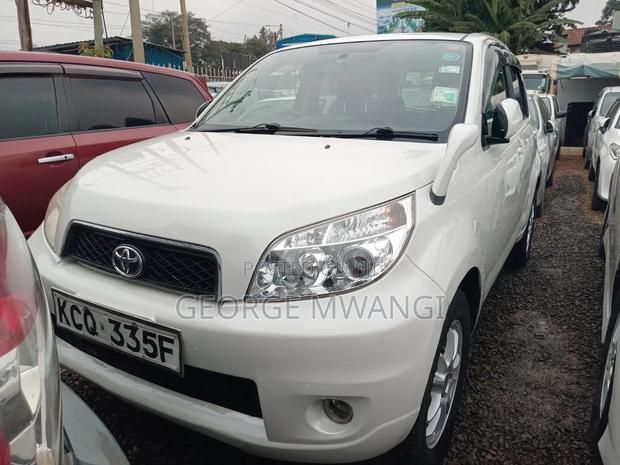 Toyota Rush 2011 White