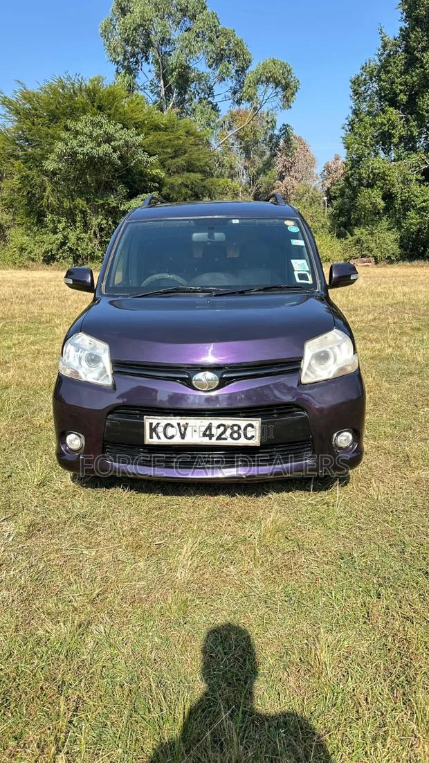Toyota Sienta 2013