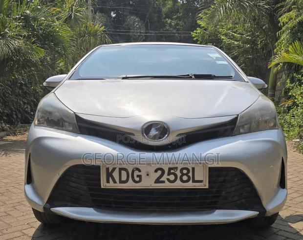 Toyota Vitz 2014 Silver