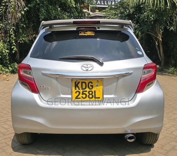 Toyota Vitz 2014 Silver