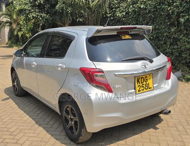 Toyota Vitz 2014 Silver