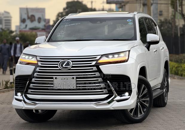 Lexus LX 600 2022 White