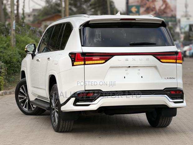 Lexus LX 600 2022 White