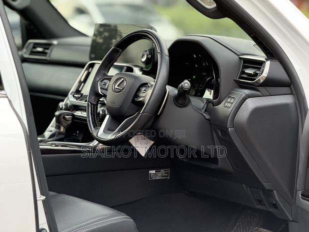 Lexus LX 600 2022 White