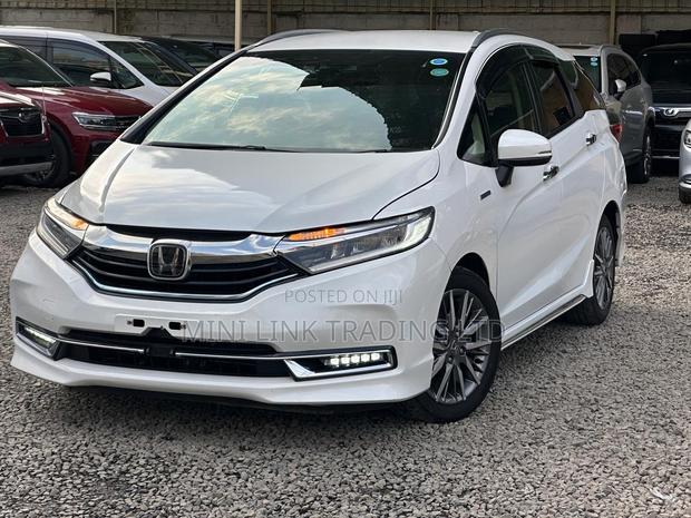 Honda Fit Shuttle 1.5 Hybrid 2WD 2019 White