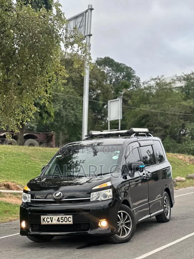 Toyota Noah 2012 Black