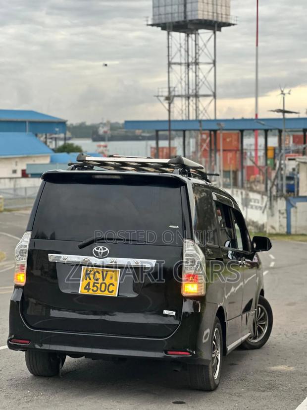 Toyota Noah 2012 Black