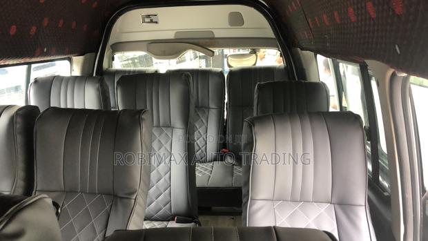 Toyota HiAce 2018 White