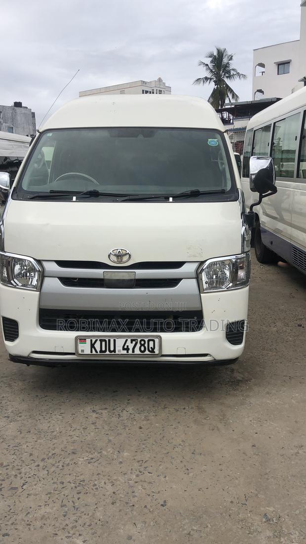 Toyota HiAce 2018 White