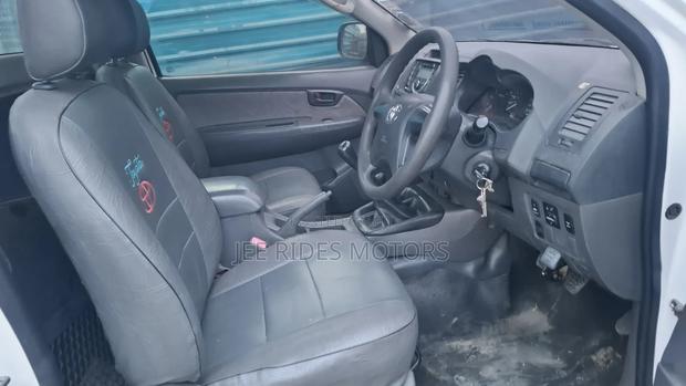 Toyota Hilux 2011 White