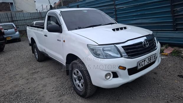 Toyota Hilux 2011 White
