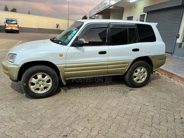 Toyota RAV4 2001 White