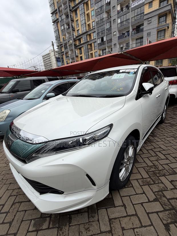 Toyota Harrier 2.0 2019 White