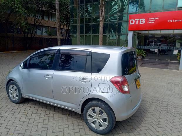 Toyota Ractis 2009 Silver