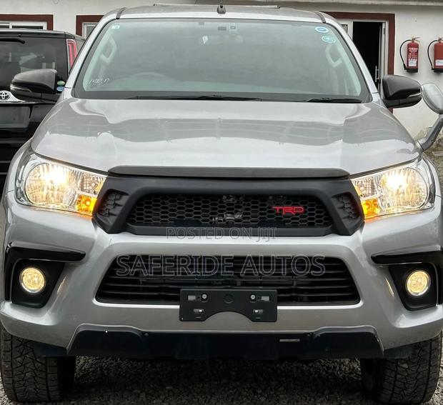Toyota Hilux 2019 Silver