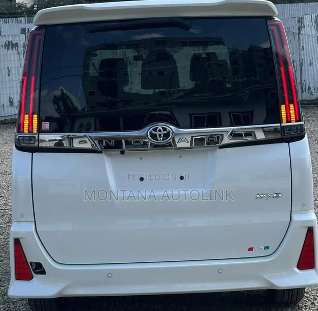 Toyota Noah 2.0 FWD (8 Seater) 2020 White