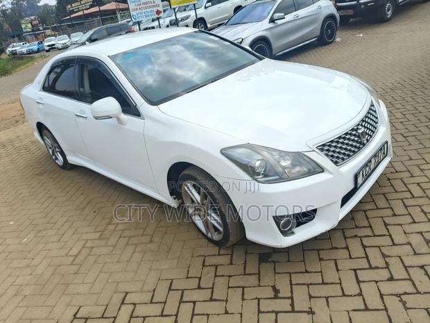Toyota Crown 2011 White